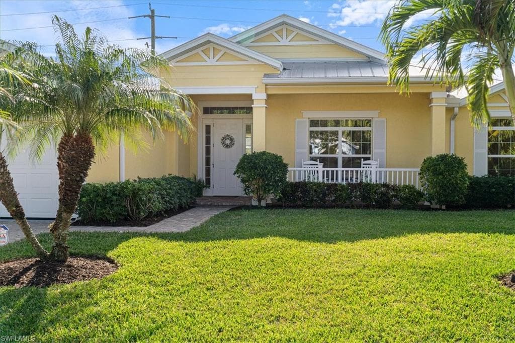 732 7th Ave N, Naples, FL 34102-6