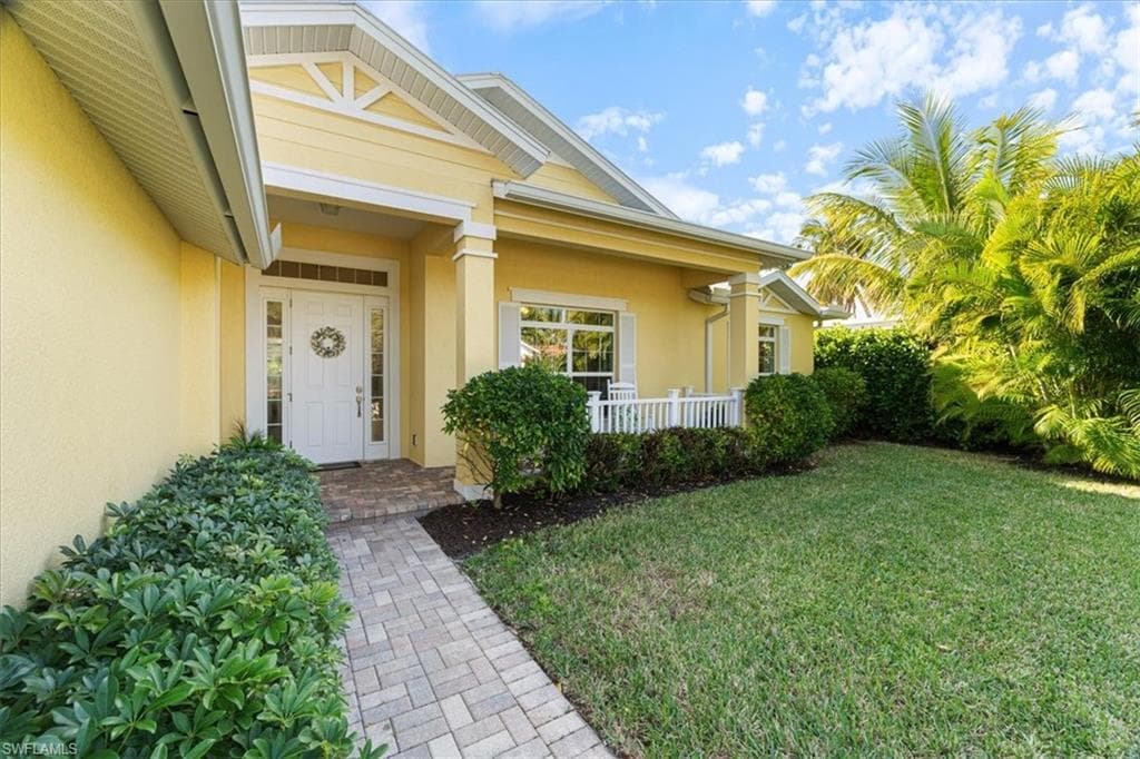 732 7th Ave N, Naples, FL 34102-8