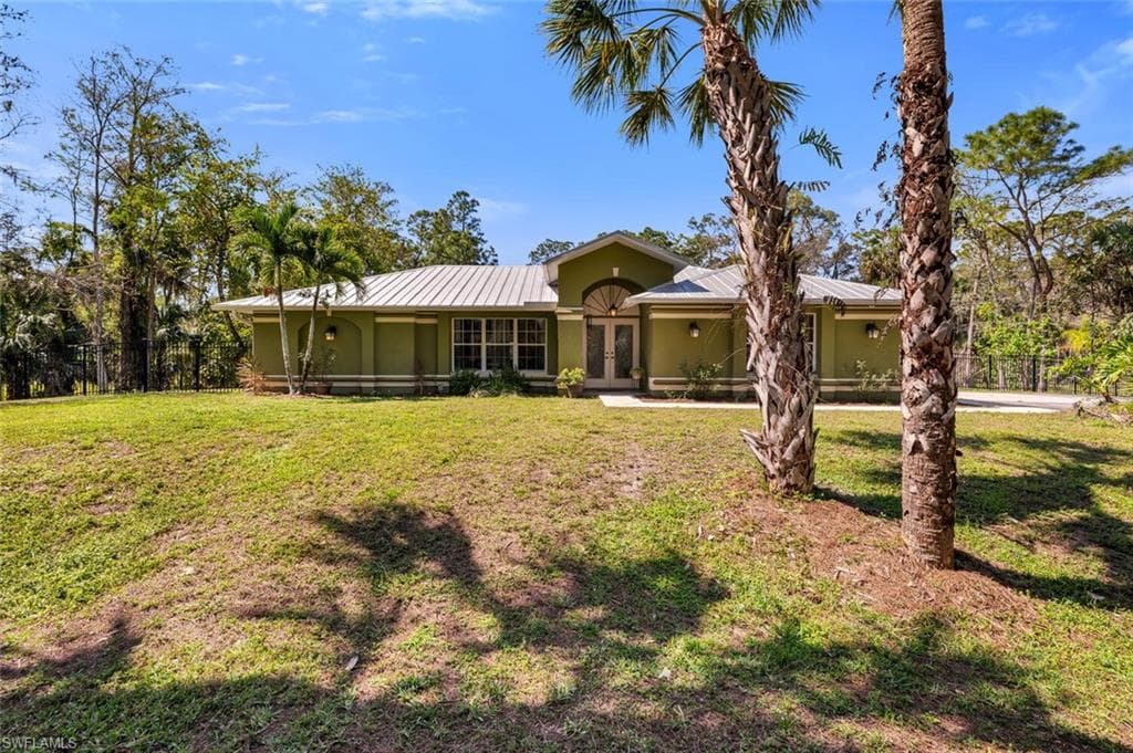 241 25th St NW, Naples, FL 34120-4