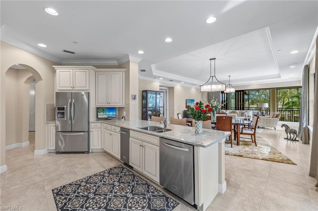 2550 Marquesa Royale Ln 8-101, Naples, FL 34109-4