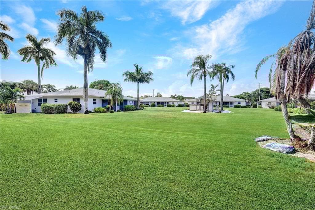 171 Crown Dr 10, Naples, FL 34110-17