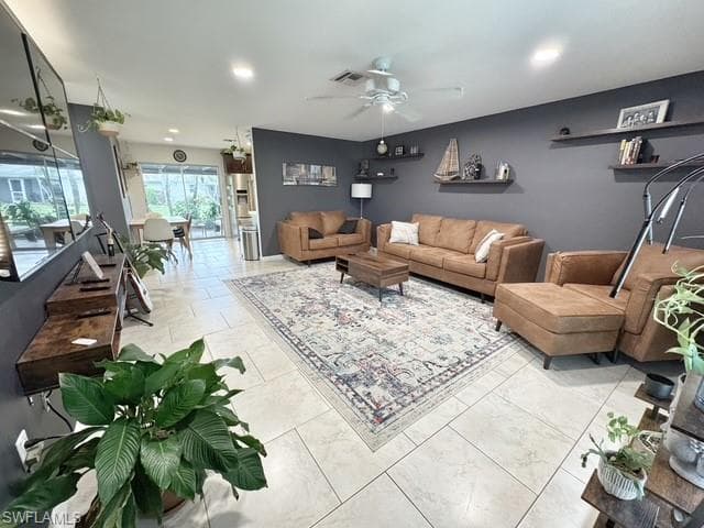 171 Crown Dr 10, Naples, FL 34110-2