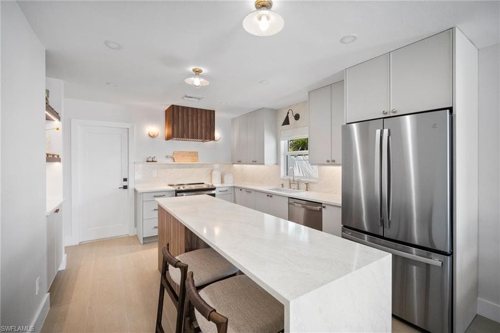521 94th Ave N, Naples, FL 34108-22
