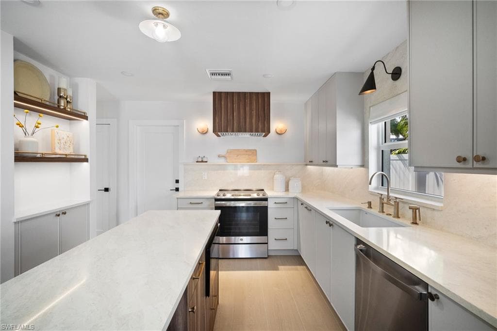 521 94th Ave N, Naples, FL 34108-23