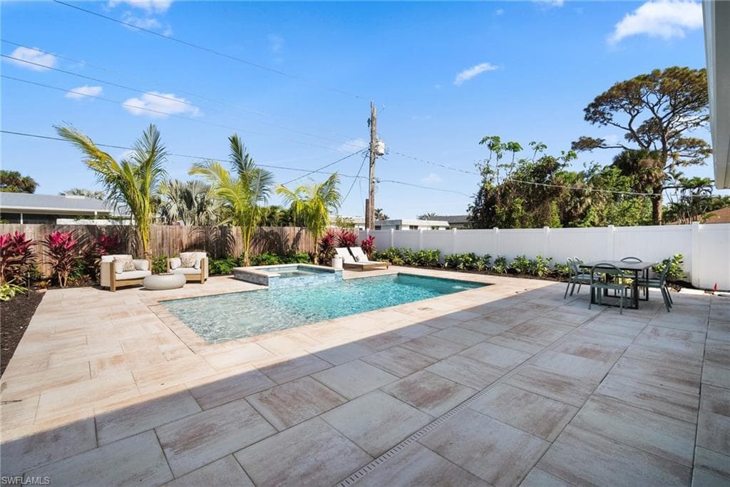 521 94th Ave N, Naples, FL 34108-32