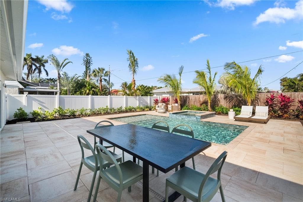 521 94th Ave N, Naples, FL 34108-33
