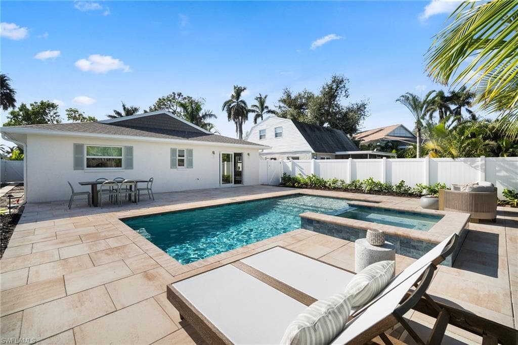 521 94th Ave N, Naples, FL 34108-34