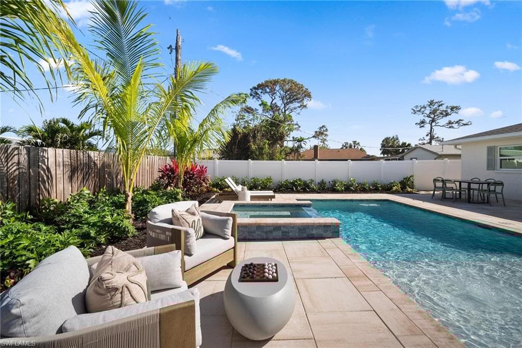 521 94th Ave N, Naples, FL 34108-35
