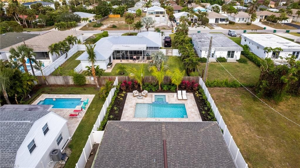 521 94th Ave N, Naples, FL 34108-36