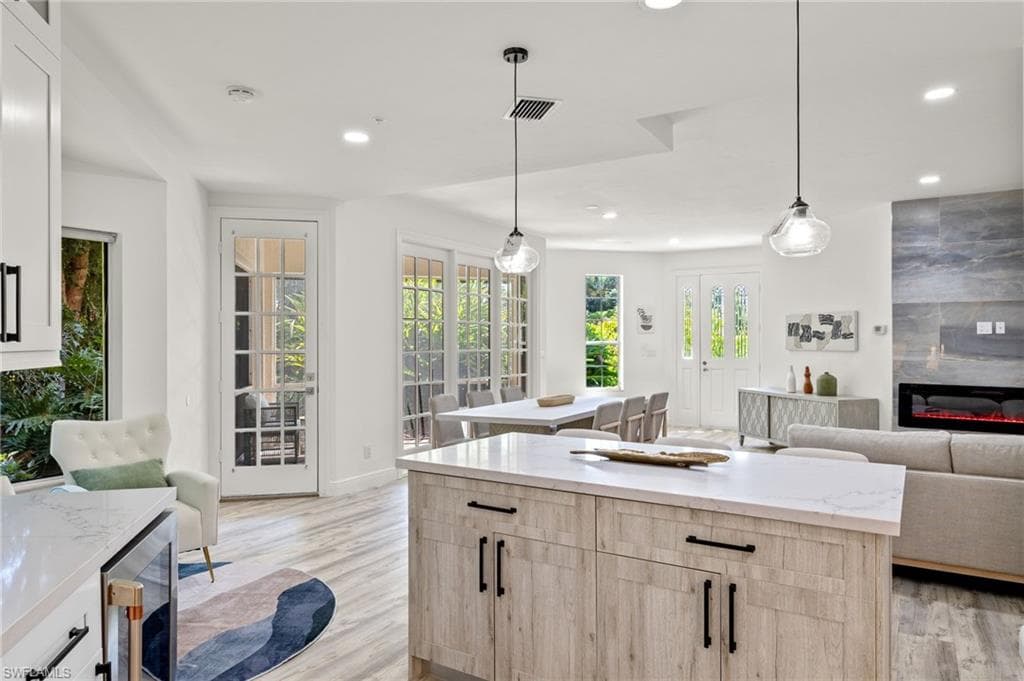 101 Colonade Cir 102, Naples, FL 34103-9