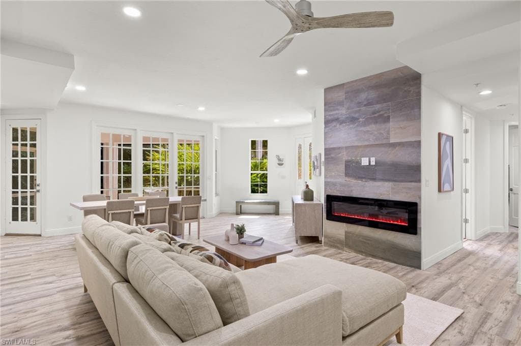 101 Colonade Cir 102, Naples, FL 34103-3