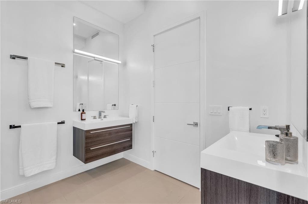1559 Chesapeake Ave 1559, Naples, FL 34102-15