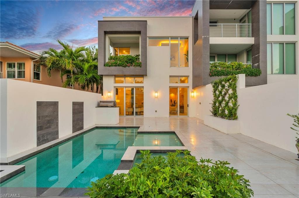 1559 Chesapeake Ave 1559, Naples, FL 34102-1