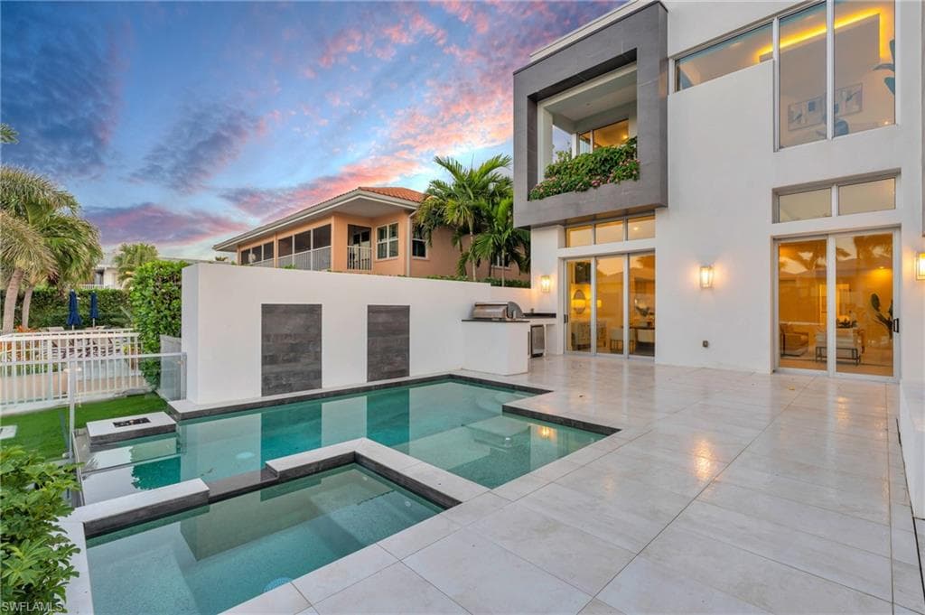 1559 Chesapeake Ave 1559, Naples, FL 34102-26