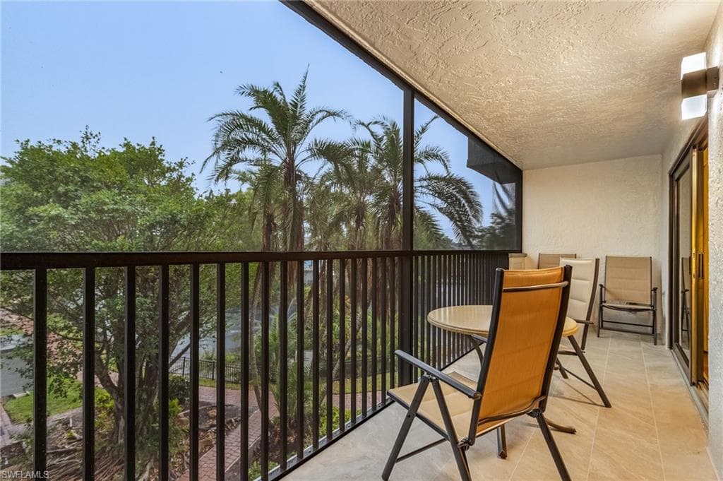 600 Neapolitan Way 349, Naples, FL 34103-1