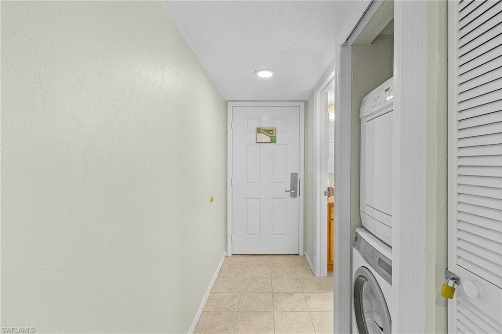 600 Neapolitan Way 349, Naples, FL 34103-3