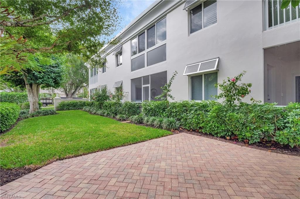 255 3rd Ave S 255, Naples, FL 34102-17