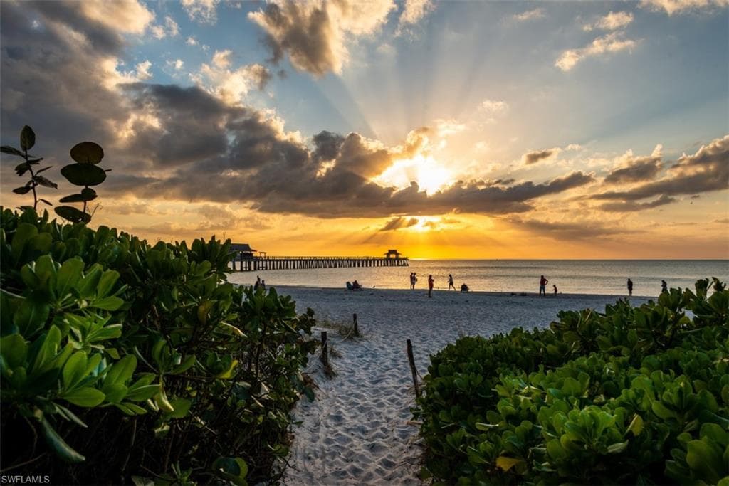 255 3rd Ave S 255, Naples, FL 34102-25