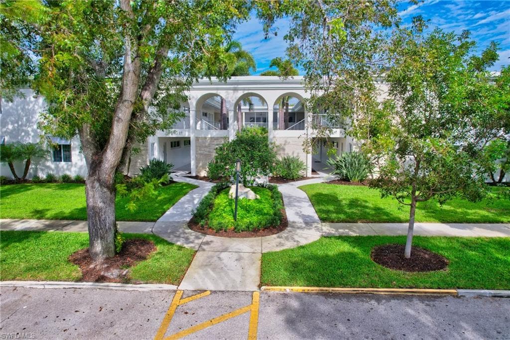 255 3rd Ave S 255, Naples, FL 34102-2