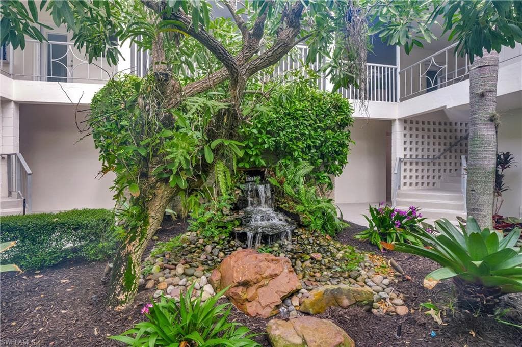 255 3rd Ave S 255, Naples, FL 34102-3