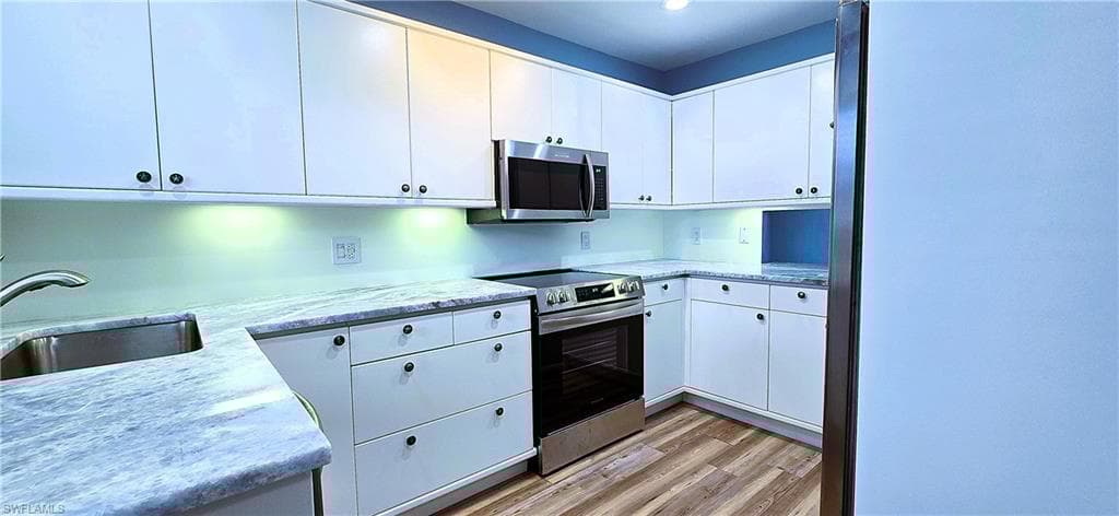 255 3rd Ave S 255, Naples, FL 34102-6