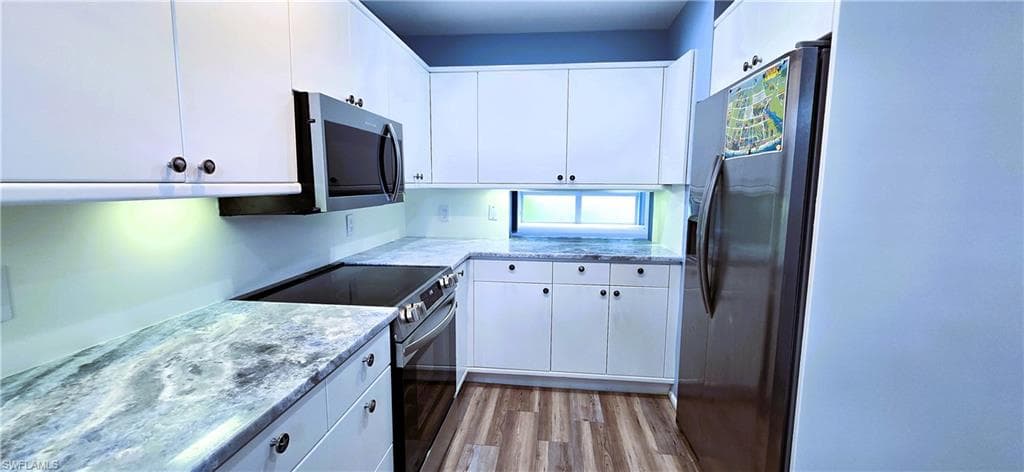 255 3rd Ave S 255, Naples, FL 34102-7