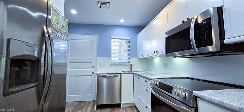 255 3rd Ave S 255, Naples, FL 34102-8