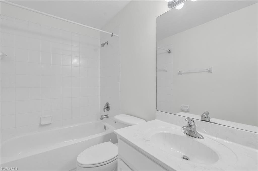 7655 Meadow Lakes Dr 1002, Naples, FL 34104-15