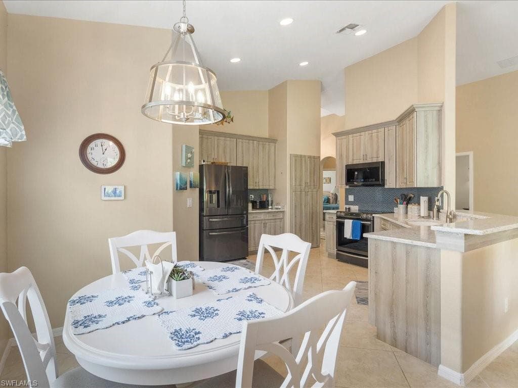 251 Glen Eagle Cir, Naples, FL 34104-11