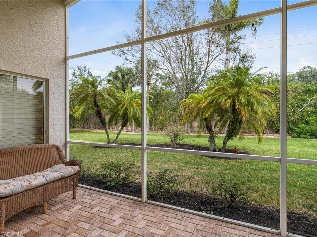 251 Glen Eagle Cir, Naples, FL 34104-21