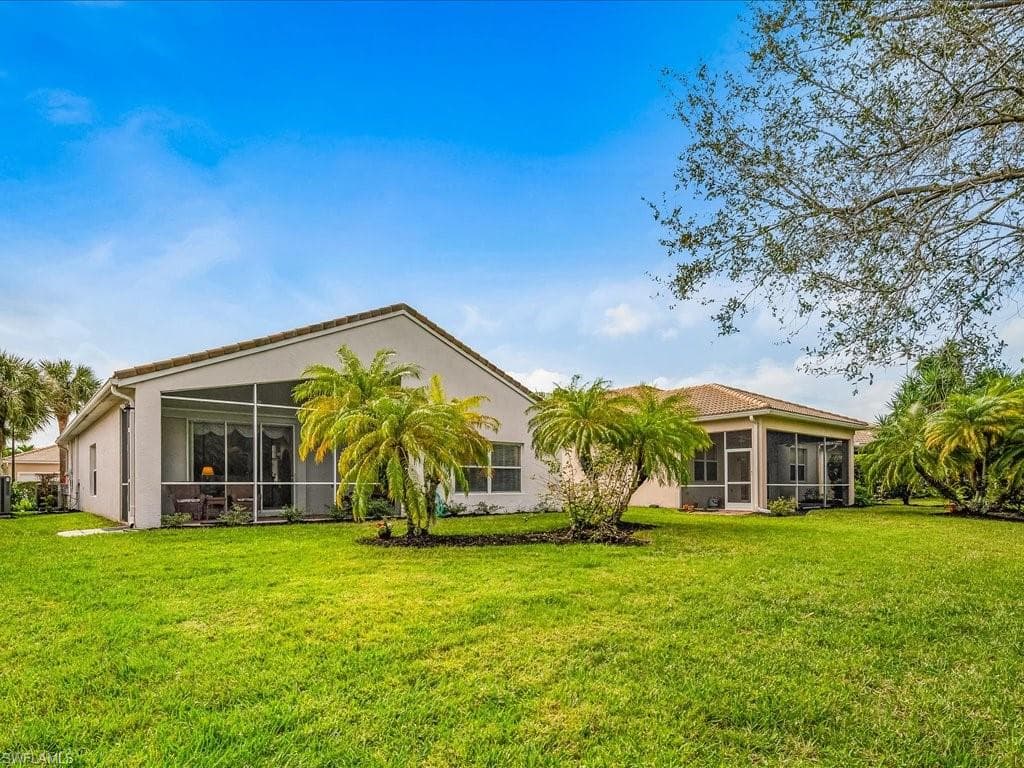 251 Glen Eagle Cir, Naples, FL 34104-23