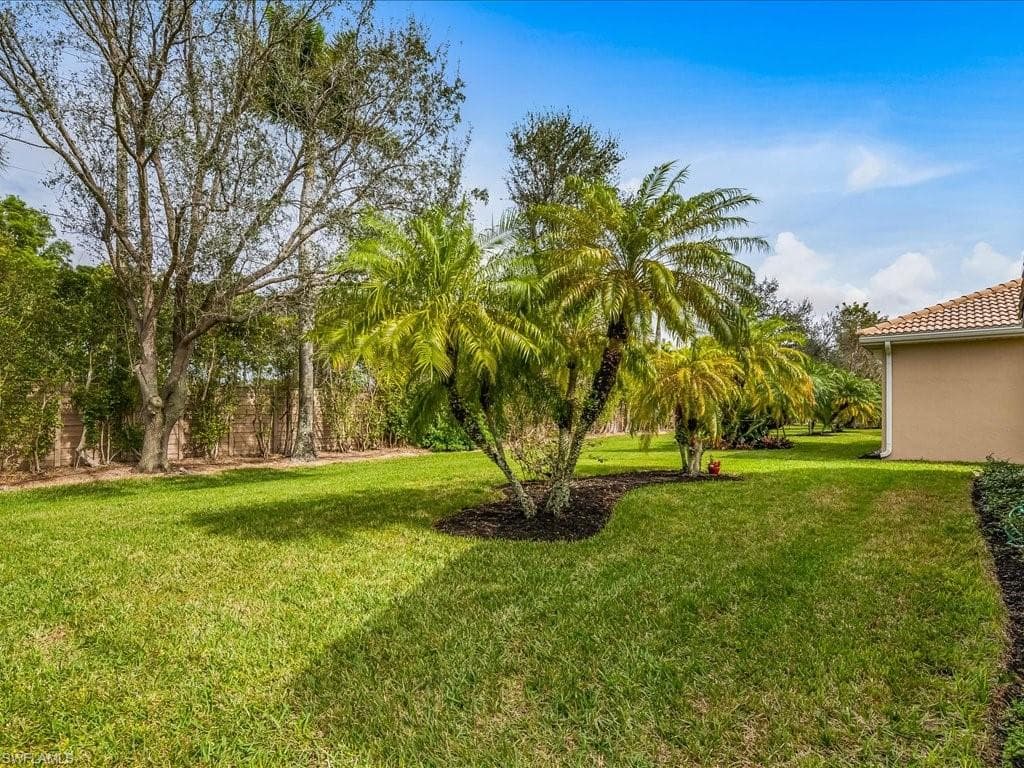 251 Glen Eagle Cir, Naples, FL 34104-24