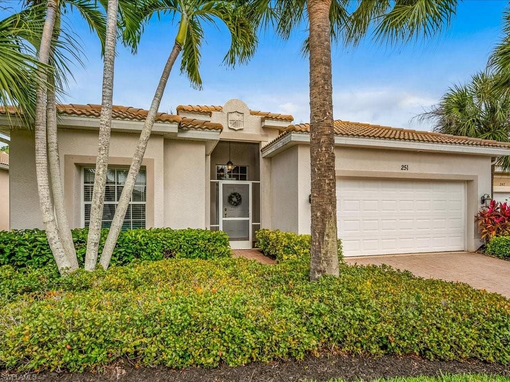 251 Glen Eagle Cir, Naples, FL 34104-2