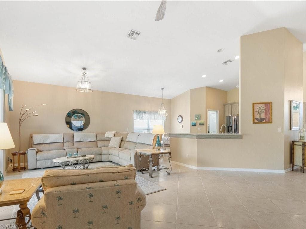 251 Glen Eagle Cir, Naples, FL 34104-7
