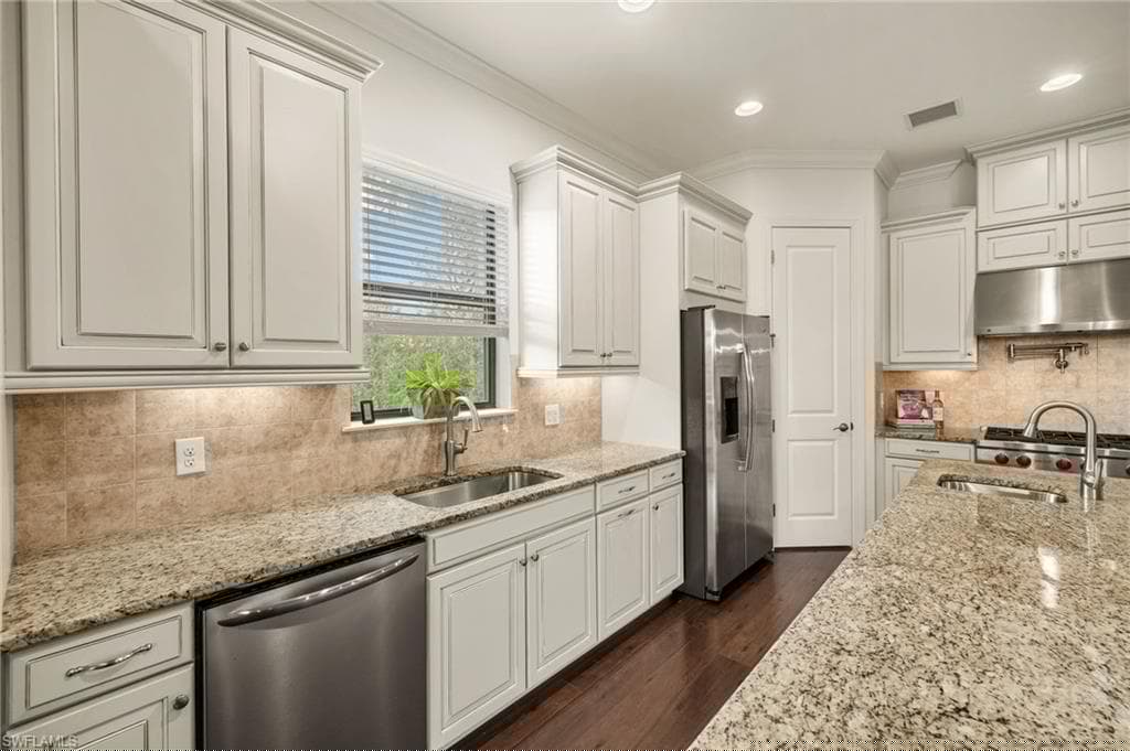 8502 Palacio Ter N, Naples, FL 34114-11