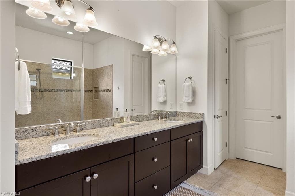 8502 Palacio Ter N, Naples, FL 34114-14