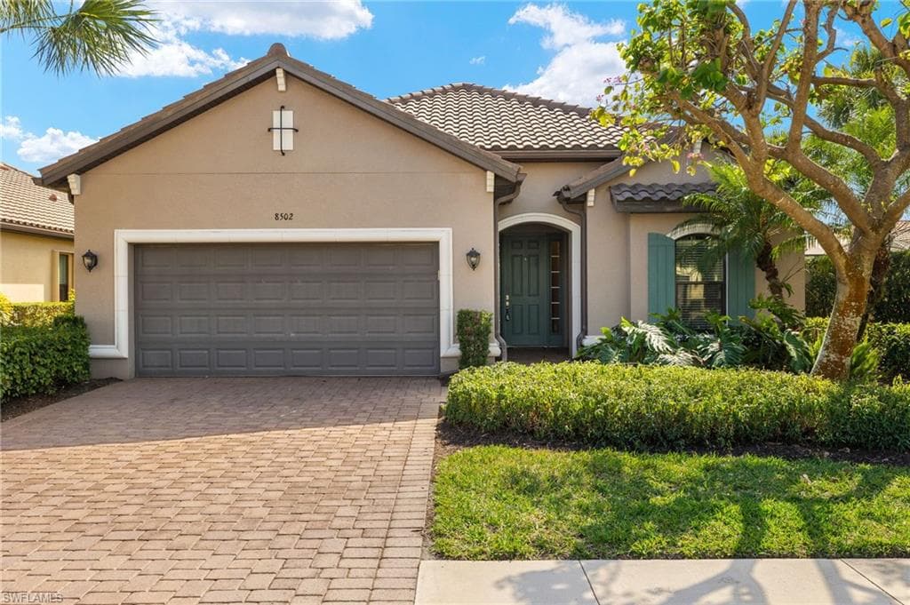 8502 Palacio Ter N, Naples, FL 34114-2