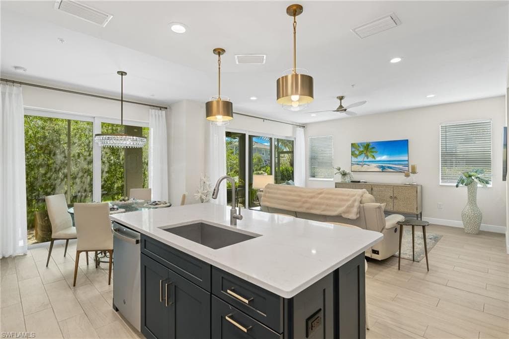 2560 Seychelles Dr 1004, Naples, FL 34112-10