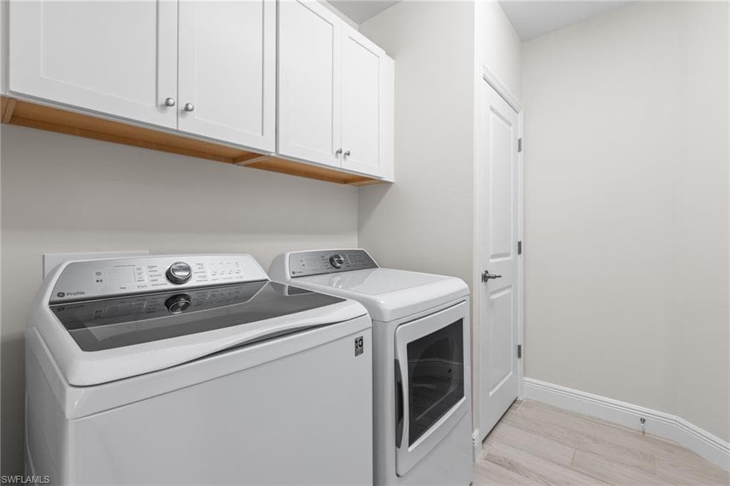 2560 Seychelles Dr 1004, Naples, FL 34112-24