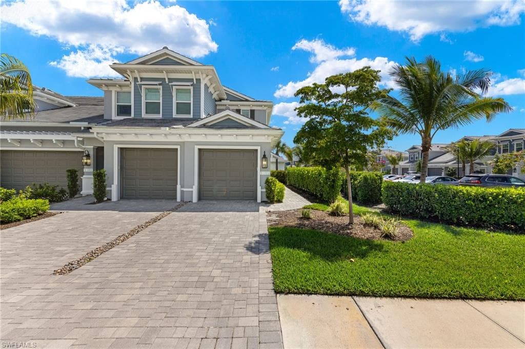 2560 Seychelles Dr 1004, Naples, FL 34112-3