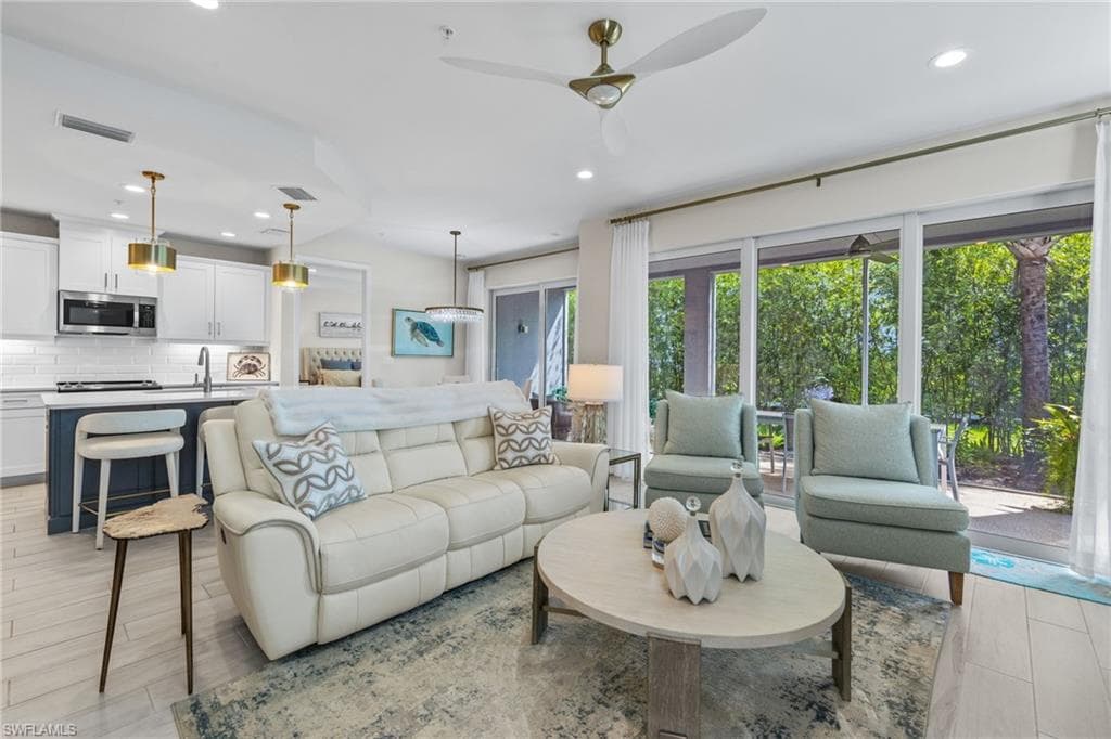 2560 Seychelles Dr 1004, Naples, FL 34112-5