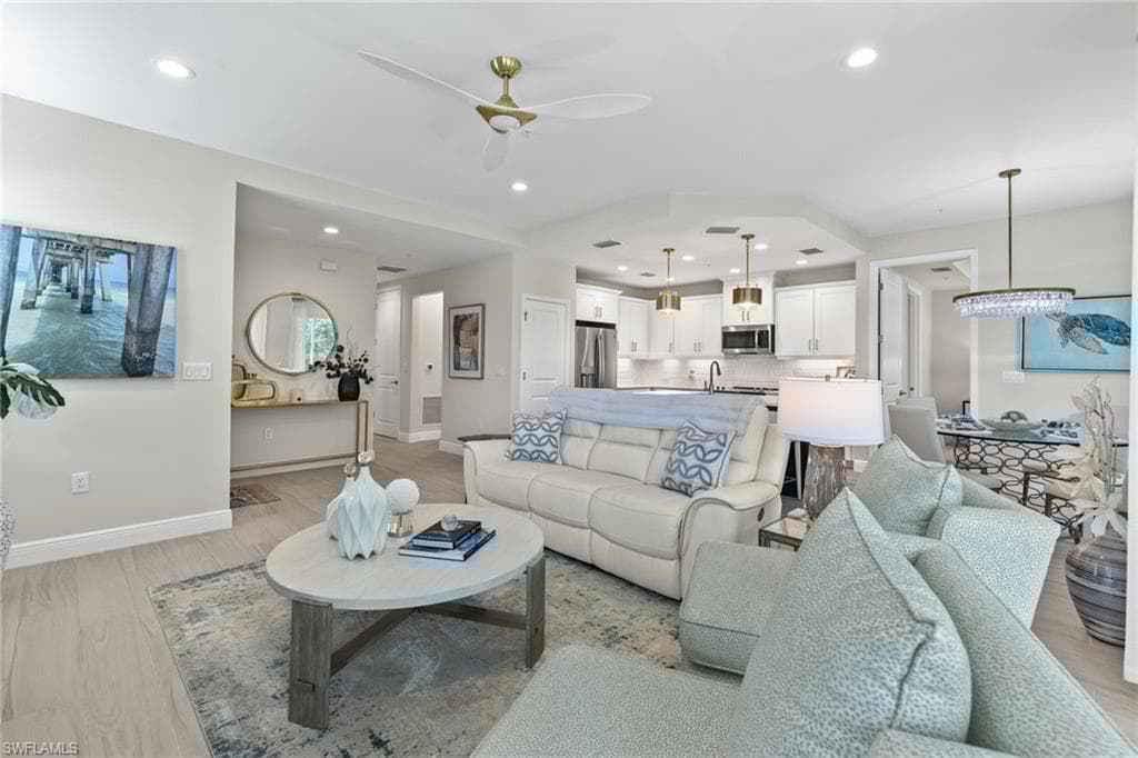 2560 Seychelles Dr 1004, Naples, FL 34112-6