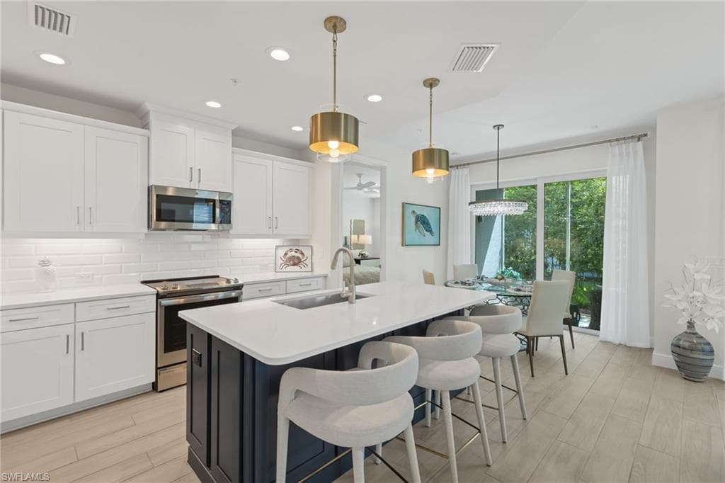 2560 Seychelles Dr 1004, Naples, FL 34112-8
