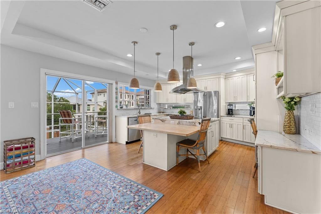 437 Trade Winds Ave, Naples, FL 34108-10