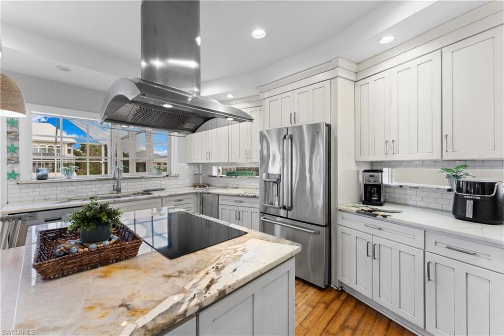 437 Trade Winds Ave, Naples, FL 34108-11