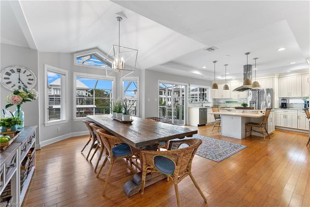 437 Trade Winds Ave, Naples, FL 34108-12