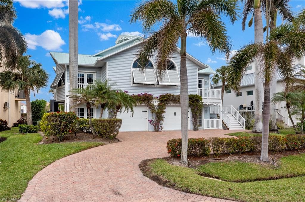 437 Trade Winds Ave, Naples, FL 34108-1