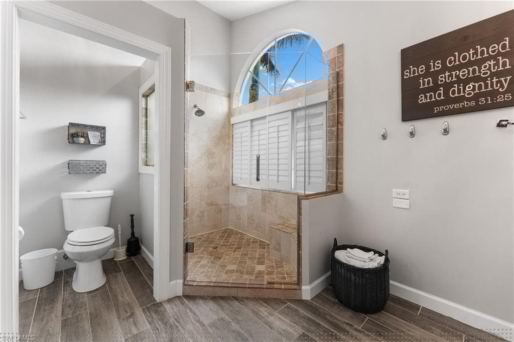 437 Trade Winds Ave, Naples, FL 34108-20