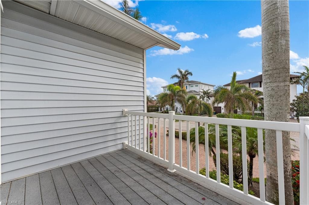 437 Trade Winds Ave, Naples, FL 34108-40