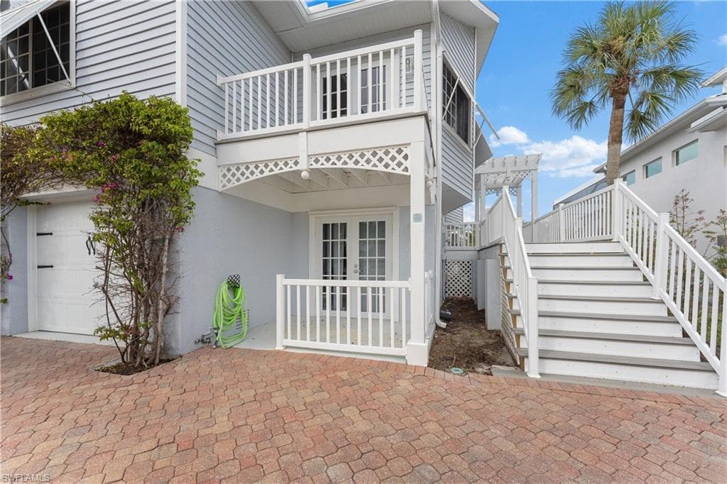 437 Trade Winds Ave, Naples, FL 34108-46